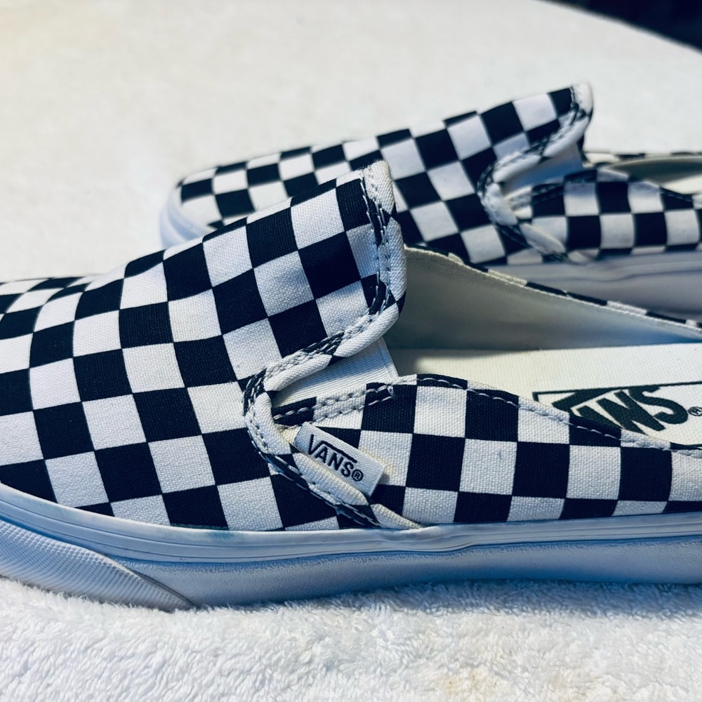 Brand New VANS Slip Ons - Size 8.0 Women / 6.5 Men - box 80